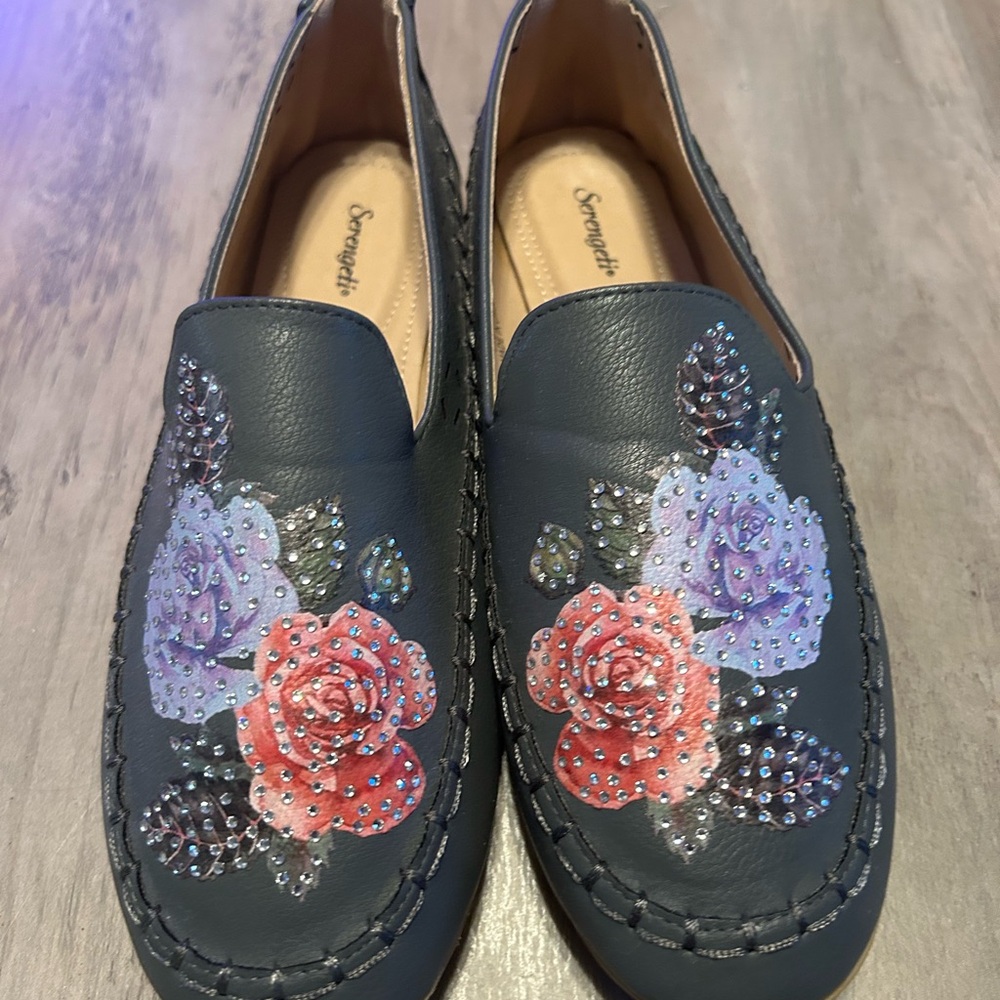 Serengeti Women's Floral Loafers - Grey with Multicolor Flowers size 6